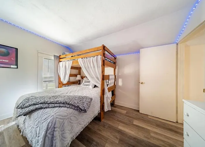Cottage In The Falls, 3 B, 2 Bath, Fireplace