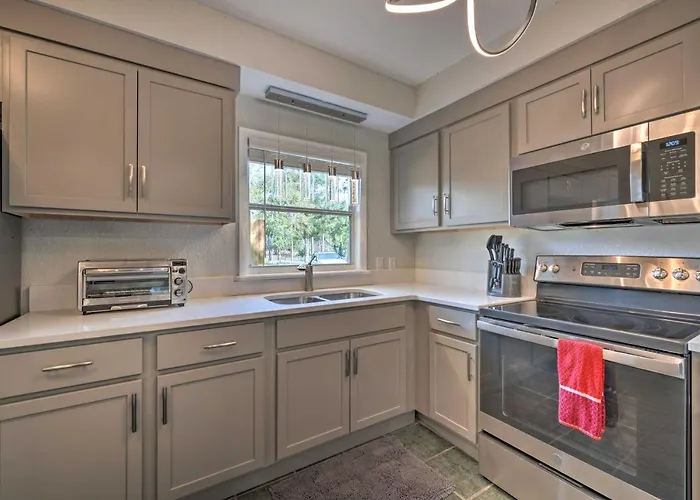 Apopka Getaway W/ Yard & Covered Patio