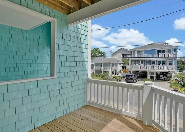 Henderson Haven 4 Bedroom / 3 Ba Villa, Steps To Beach