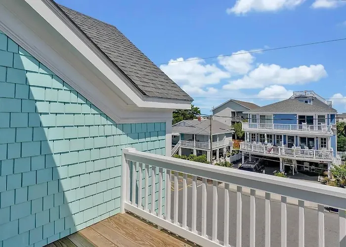 Henderson Haven 4 Bedroom / 3 Ba Villa, Steps To Beach