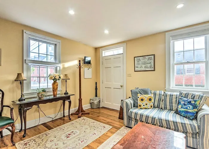 Townhome In Leesburg Historic District!