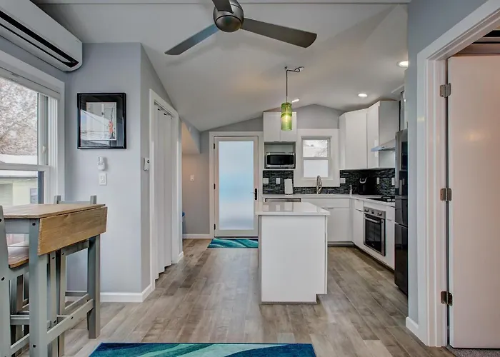 The Lilly Pad: Pet-Friendly Hyde Park Retreat