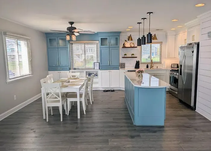 Bay Bliss - Private Beachfront Home With 180° Views & Hot Tub!