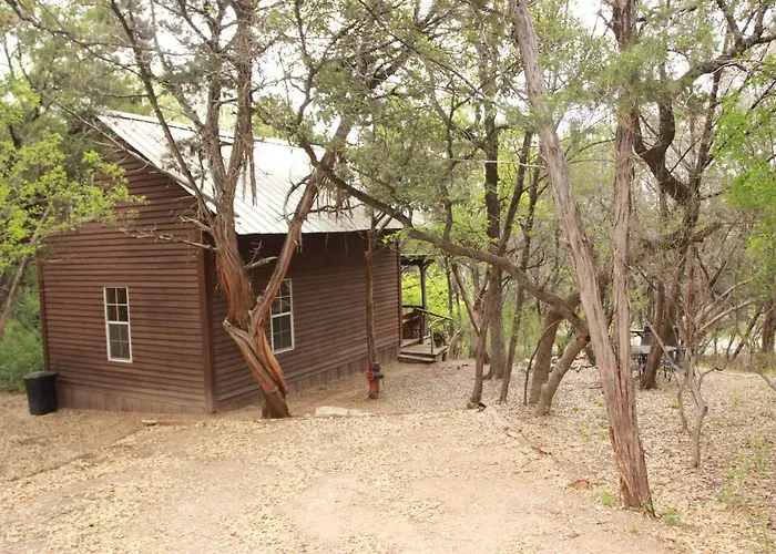 The Firehouse At Creekside Camp & Cabins