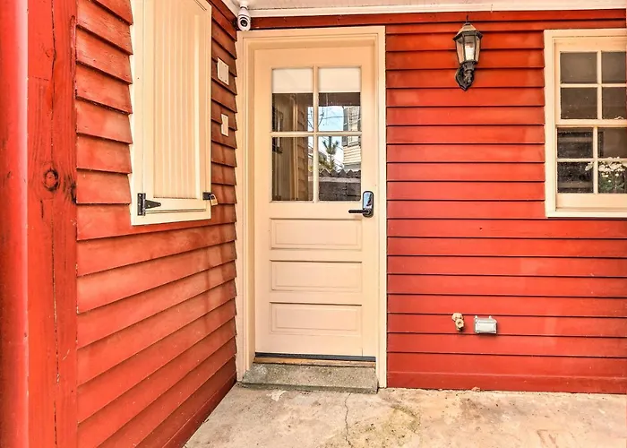 Townhome In Leesburg Historic District!