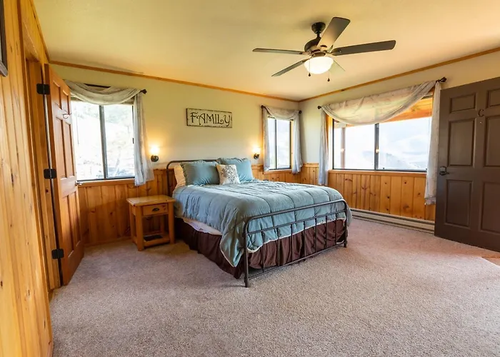 Twin Peaks Guest Ranch