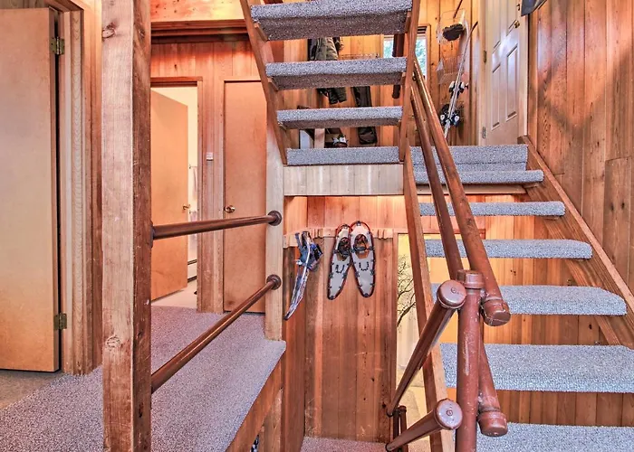 Walk To Ski Trails: Ludlow Home On Okemo Mountain!