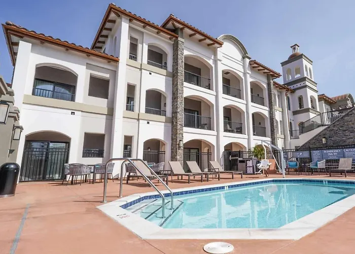 La Quinta Inn & Suites By Wyndham Santa Cruz