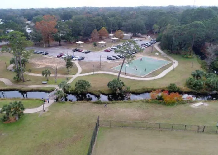 Modern 2 Bedroom Townhome Minutes From The Beach!!