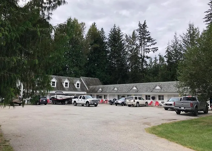 Pines Motel