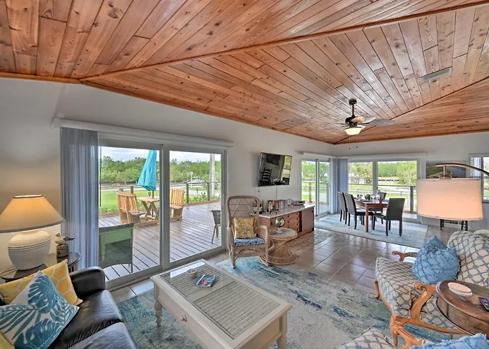 Everglades Getaway W/ Deck & Water Views!