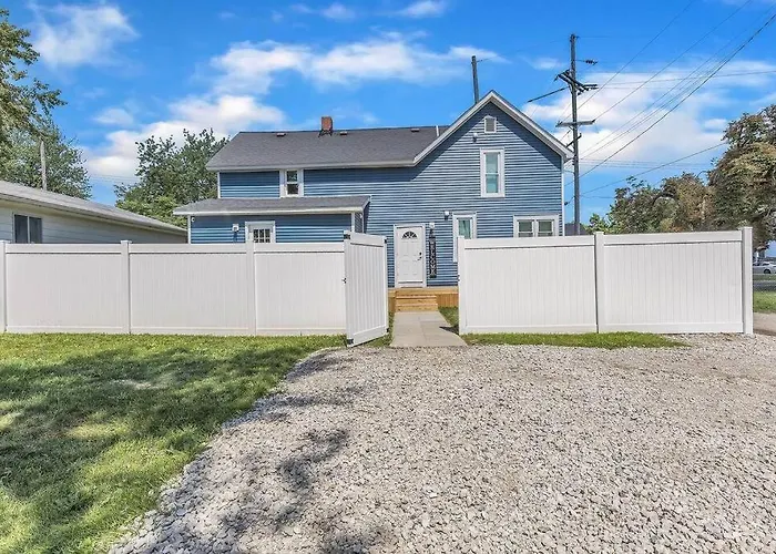 Pets, Big Groups Welcome: Hottub, Firepit, Grill
