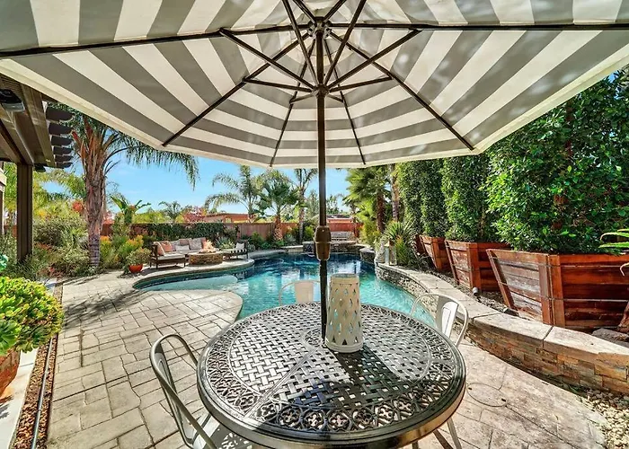 Vino Villa Large Home Sleeps 10! Large Salt Water Pool/Spa
