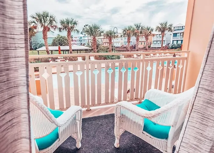Poolside Condo At Waterside