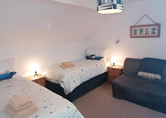 Port Side Brixham - Ideal Seaside Getaway - Parking - Wood-Burner - Dog Friendly