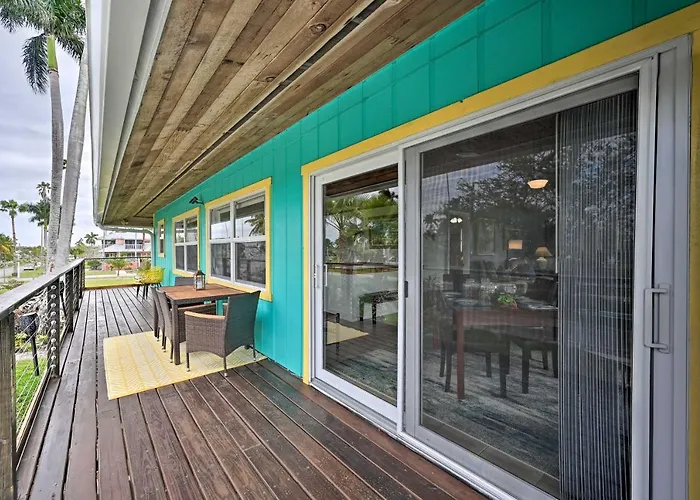 Everglades Getaway W/ Deck & Water Views!