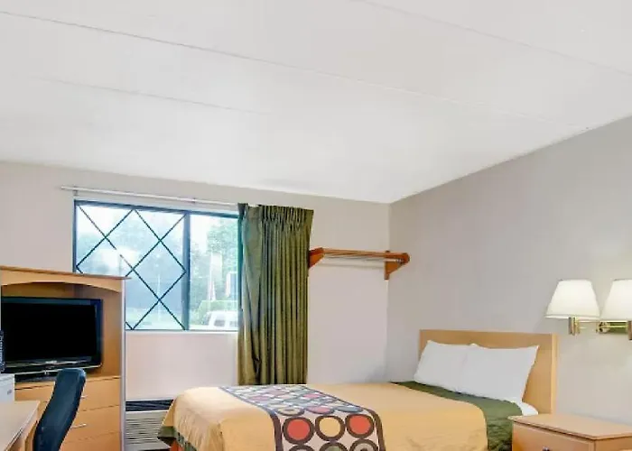 Super 8 By Wyndham Stamford/New York City Area