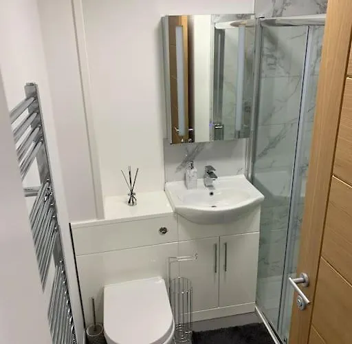 2 Bed Flat In The Heart Of Leek