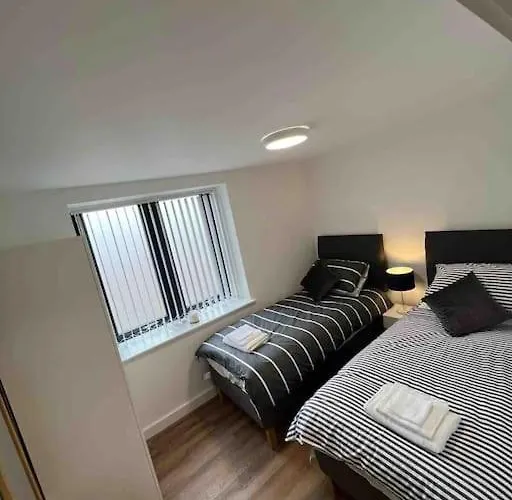 2 Bed Flat In The Heart Of Leek