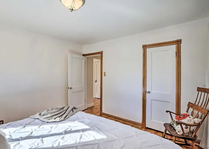 5 Mi To Dtwn Denver: Peaceful Lakewood Home!