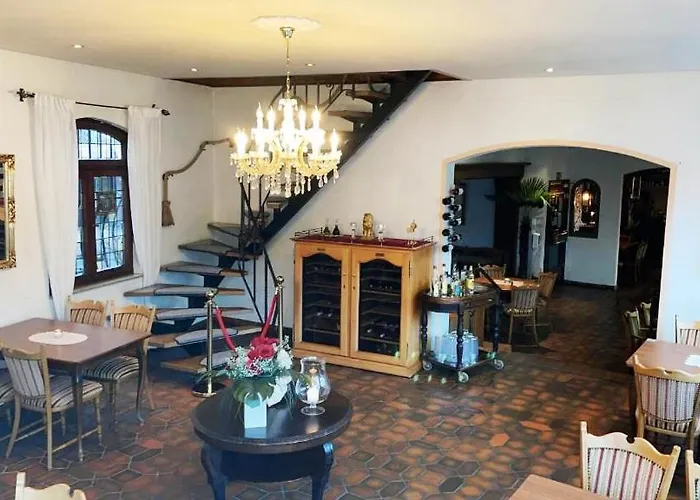 Hotel Zum Goldenen Loewen - Restaurant - Panoramabar - Terrassen - Events - Rheinblick - Geschichte Seit 1728