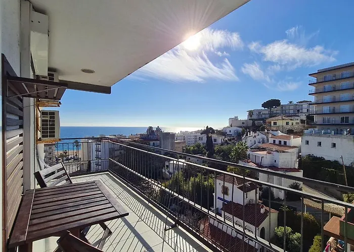Apartament Pau Casals, 2 Min Walk From The Sea & Sea View