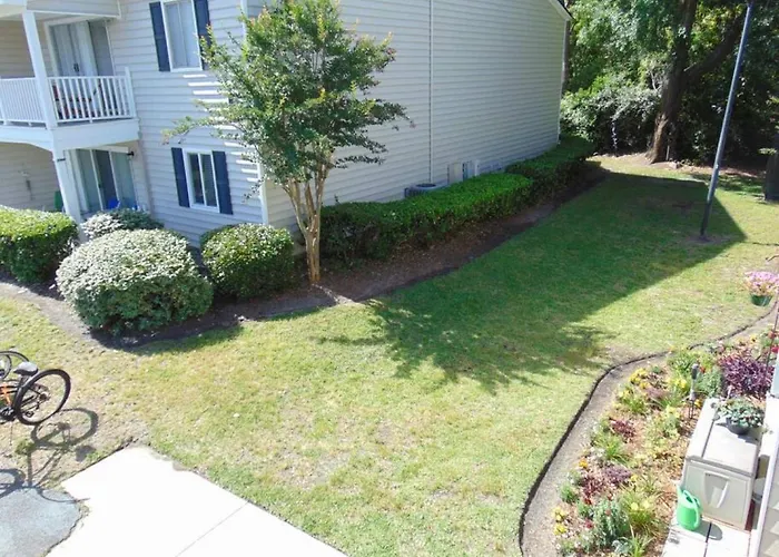 Q4 Professionally Decorated Upstairs Beautiful Soothing Colors Close To Back Pool