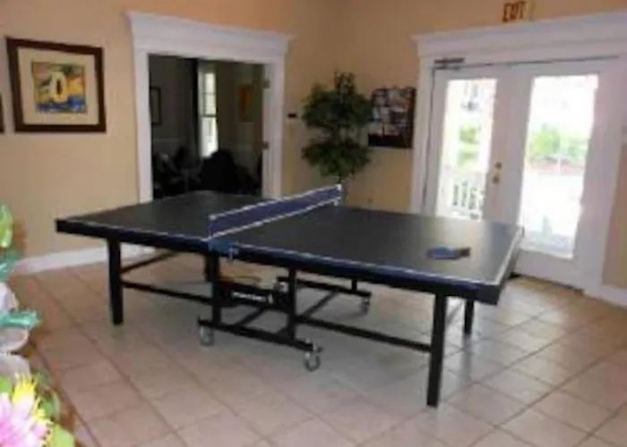 Q4 Professionally Decorated Upstairs Beautiful Soothing Colors Close To Back Pool