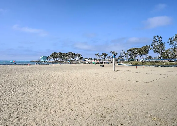 Cozy-Chic Condo: Walk To Beach & Park!