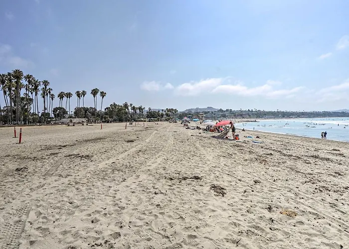 Cozy-Chic Condo: Walk To Beach & Park!