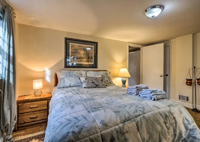3 Mi To Nih! Spacious Bethesda Apt W/ Yard