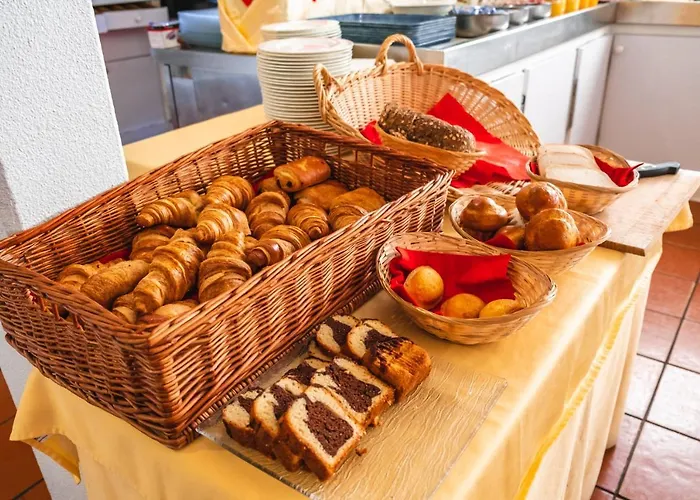Hotel Strasbourg Montagne Verte & Restaurant - Free Parking