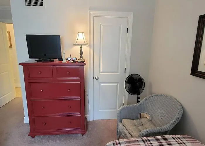 H1 Downstairs And Comfy King And Two Twins Really Nice Kitchen And Baths