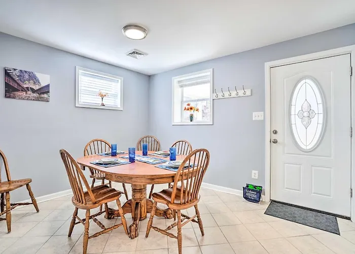 Charming Home With Yard Near Shenandoah River!