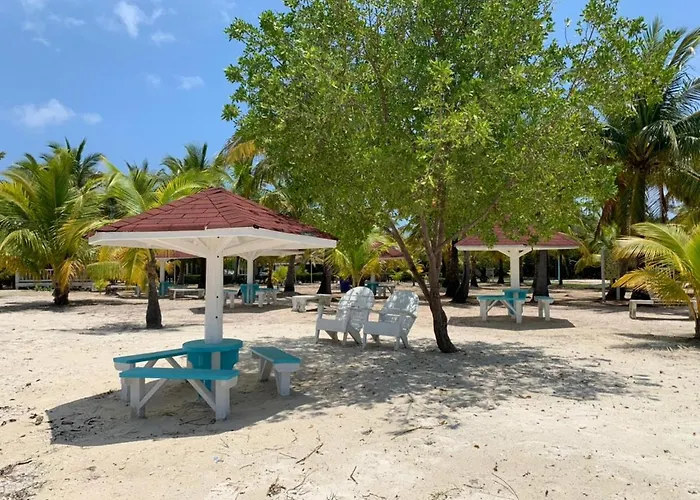 Sea Eye Hotel - Tropical Building