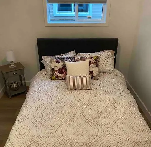 Adorable 1 Bedroom Suite- A Skip To Galloping Goose