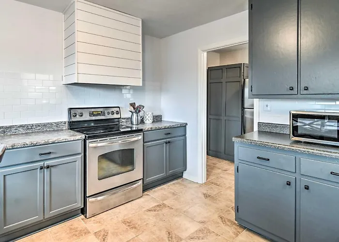 Charming Cave City Vacation Rental W/ Fire Pit!