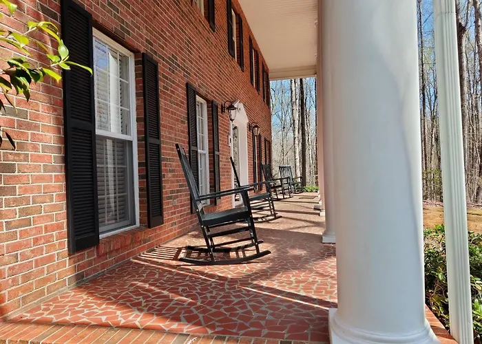Living Easley Manor - With Amazing Hot Tub!