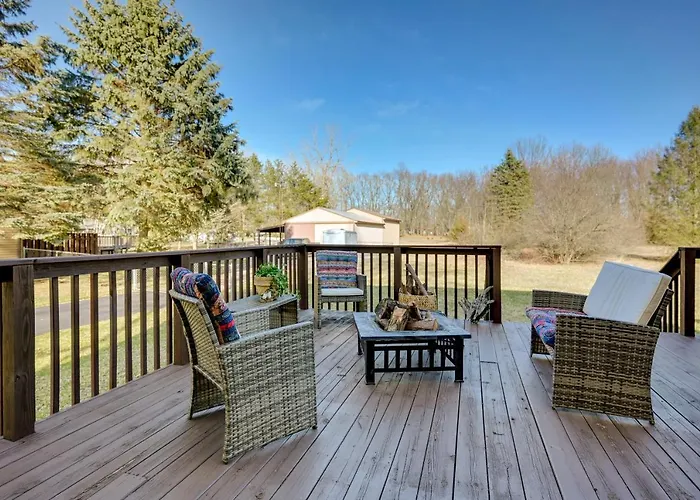 Near Frankenmuth: Central Michigan Apt On 3 Acres!