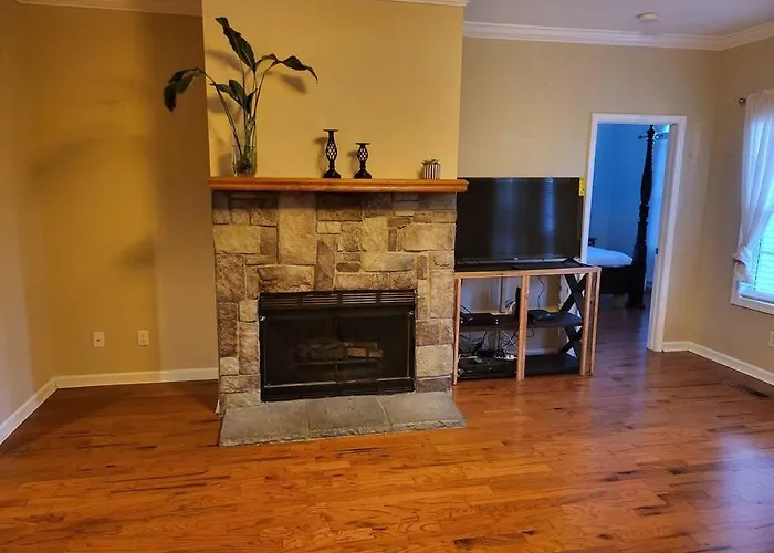 11. Spacious Lakeview Home In Guntersville