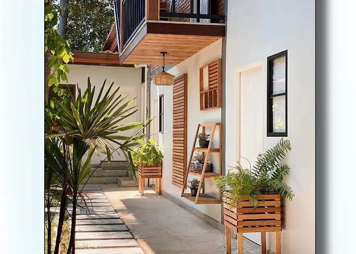 The Reef Hotel & Studios