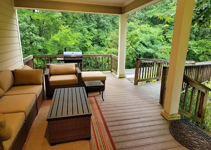 4. Spacious Historic Home In Lake Guntersville
