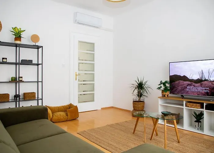 BRAND NEW City Center Apartment Nostalgija