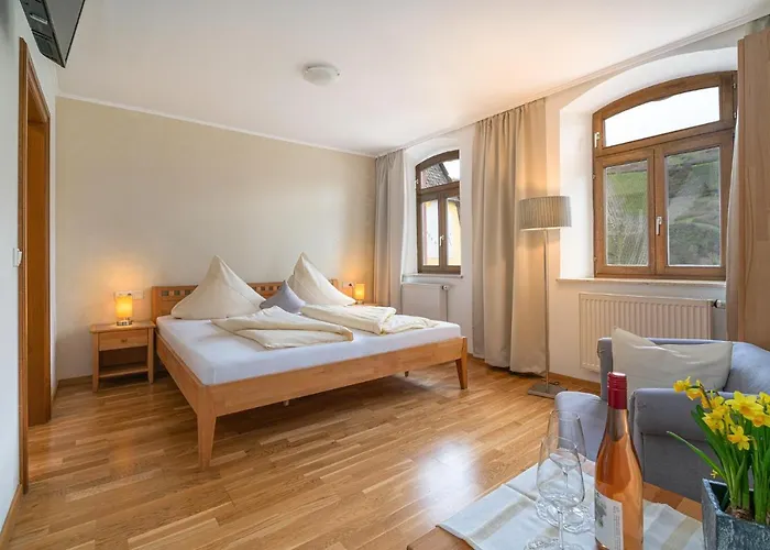 Hotel- Weingut- Moselloreley