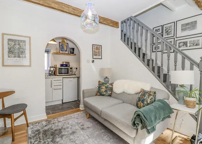4 Pulmans Place