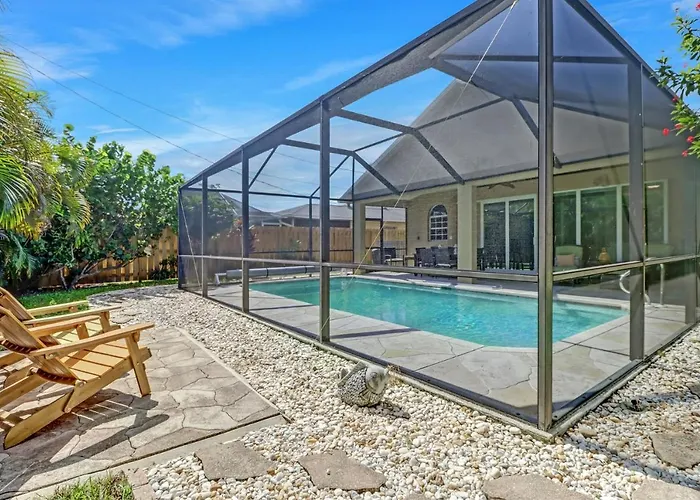 Cozy Beach House - 5 Minutes From Vanderbilt Beach