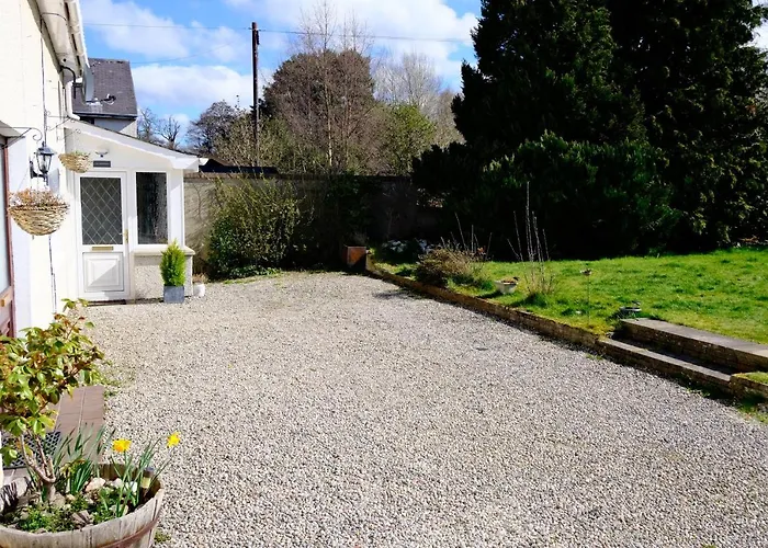 Lovely 1-Bedroom Apartment With Free Parking