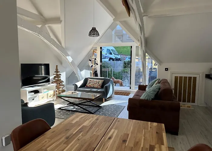 Beautiful, Spacious 3 Bed Brixham Apartment