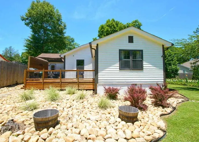 Cozy Family-Friendly Home W/ Fenced-In Backyard