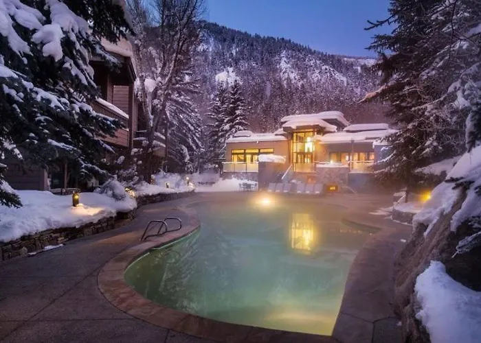 Aspen Alpine Retreat: Downtown Luxury with Pool and Spa